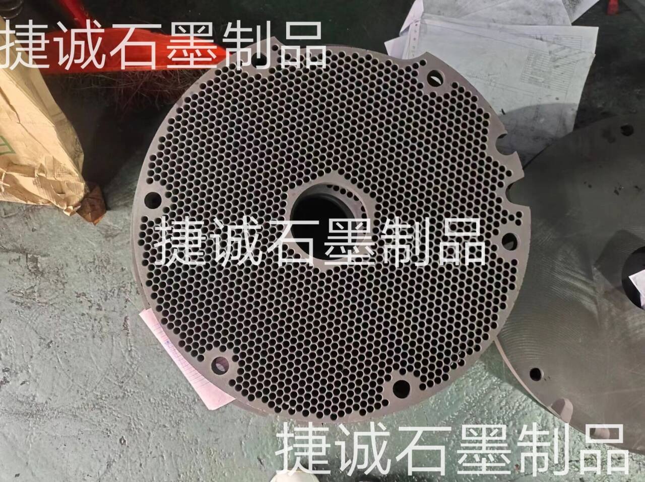 石墨盤，石墨燒結盤，石墨盤加工，銅管燒結石墨盤，導熱燒結石墨盤，鐘罩爐石墨盤，推板爐石墨盤，石墨盤生產廠家